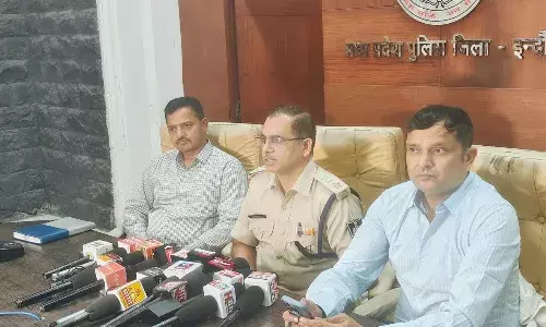 इंदौर में 40 लाख की एमडी (मेफेड्रोन) जब्त, दो तस्कर गिरफ्तार… इंदौर में 40 लाख की एमडी (मेफेड्रोन) जब्त, दो तस्कर गिरफ्तार…