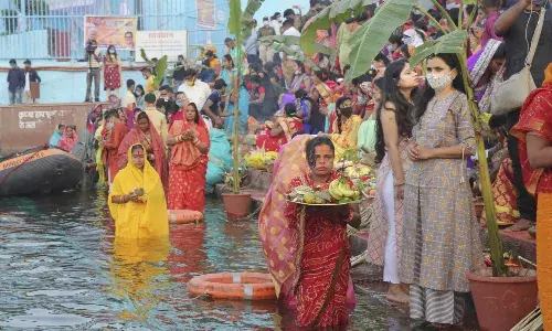 छठ के चार दिनों में कैसे और किसकी होती है पूजा? जानिए नहाय खाय से लेकर प्रातःकालीन अर्घ्य तक के बारे में सब कुछ