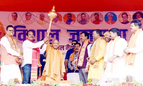 जातियों में बंटिए मत, देश का इतिहास गवाह है, जब भी जाति, क्षेत्र व भाषा के नाम पर बंटे हैं तो निर्ममता से कटे हैं…