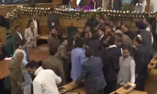 अनुच्छेद 370 को लेकर विधानसभा में बवाल, पक्ष - विपक्ष के नेता आपस में भिड़े