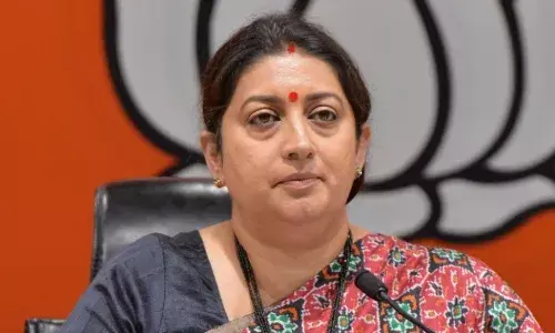 जम्मू कश्मीर में अनुच्छेद 370 पर हुए बवाल पर स्मृति ईरानी बोलीं - विपक्ष का प्रयास कामयाब नहीं होगा