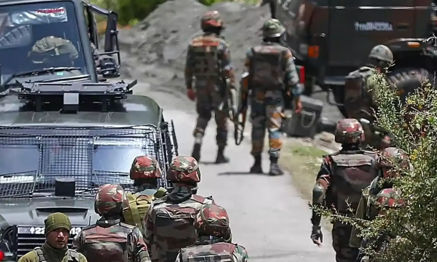 श्रीनगर के जबरवान में सुरक्षा बल और आतंकियों के बीच मुठभेड़