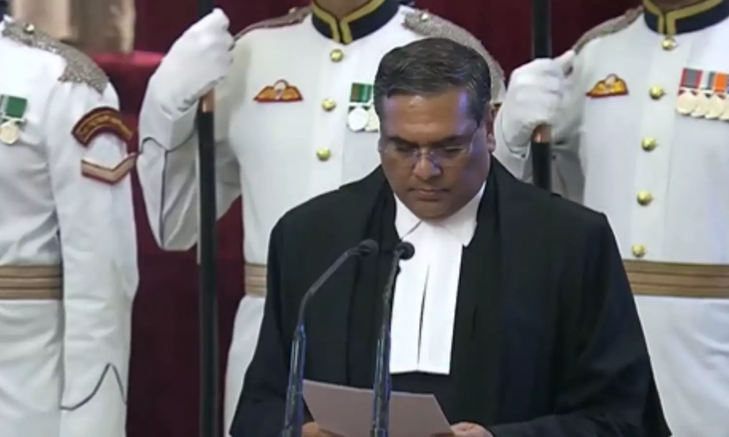 राष्ट्रपति ने जस्टिस संजीव खन्ना को 51 वें CJI के रूप में दिलाई शपथ राष्ट्रपति ने जस्टिस संजीव खन्ना को 51 वें CJI के रूप में दिलाई शपथ