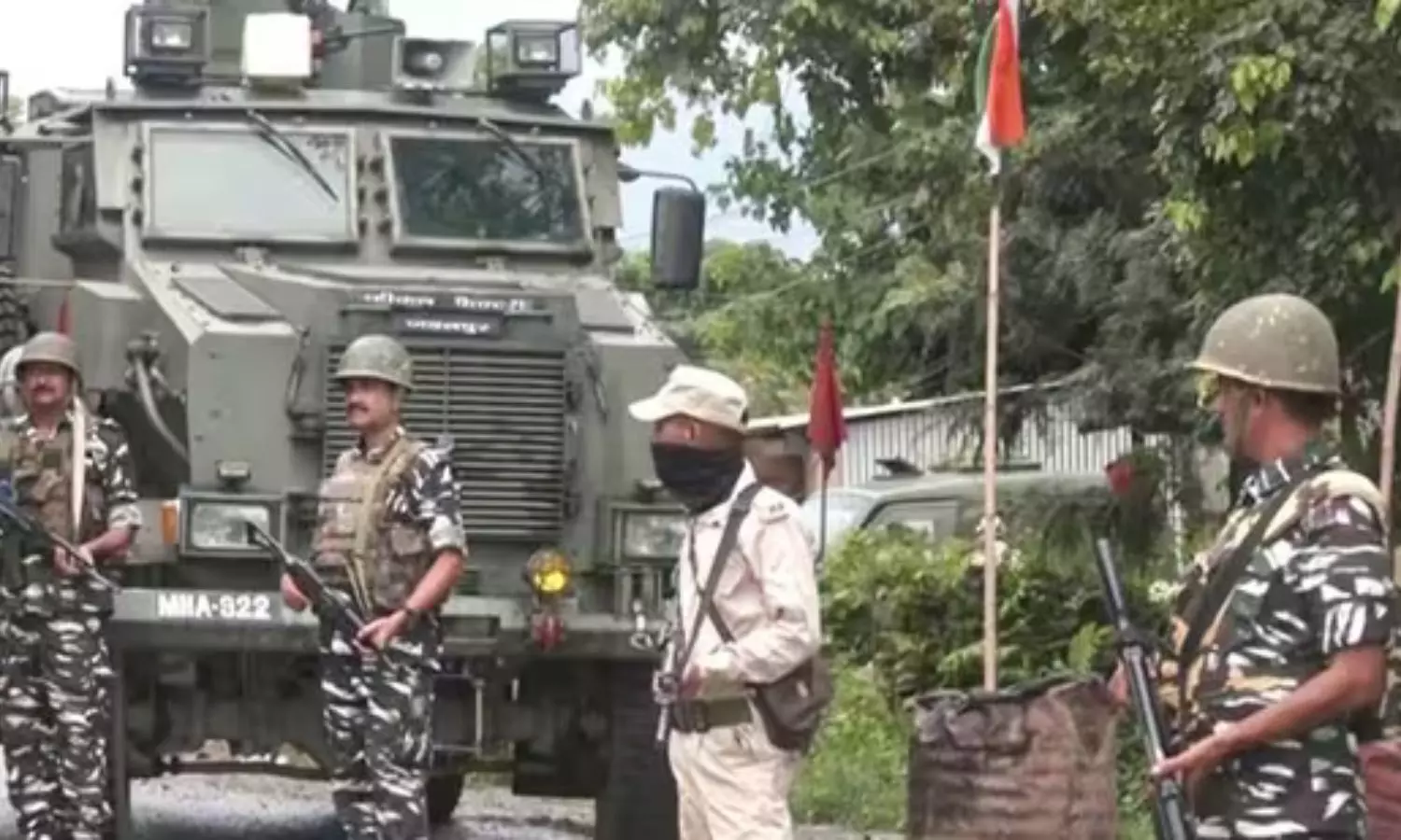 CRPF जवानों के साथ मुठभेड़ में मारे गए 11 उग्रवादी, शिविर पर हुआ था हमला CRPF जवानों के साथ मुठभेड़ में मारे गए 11 उग्रवादी, शिविर पर हुआ था हमला