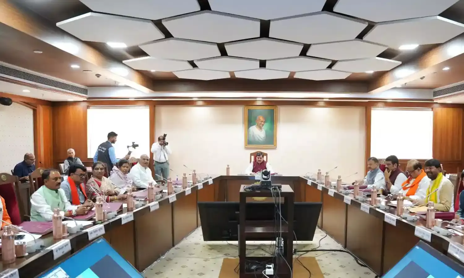 मध्यप्रदेश के सरकारी भवनों में रूफटॉप, 2028 तक गरीबी समाप्त, जानिए कैबिनेट के महत्वपूर्ण निर्णय