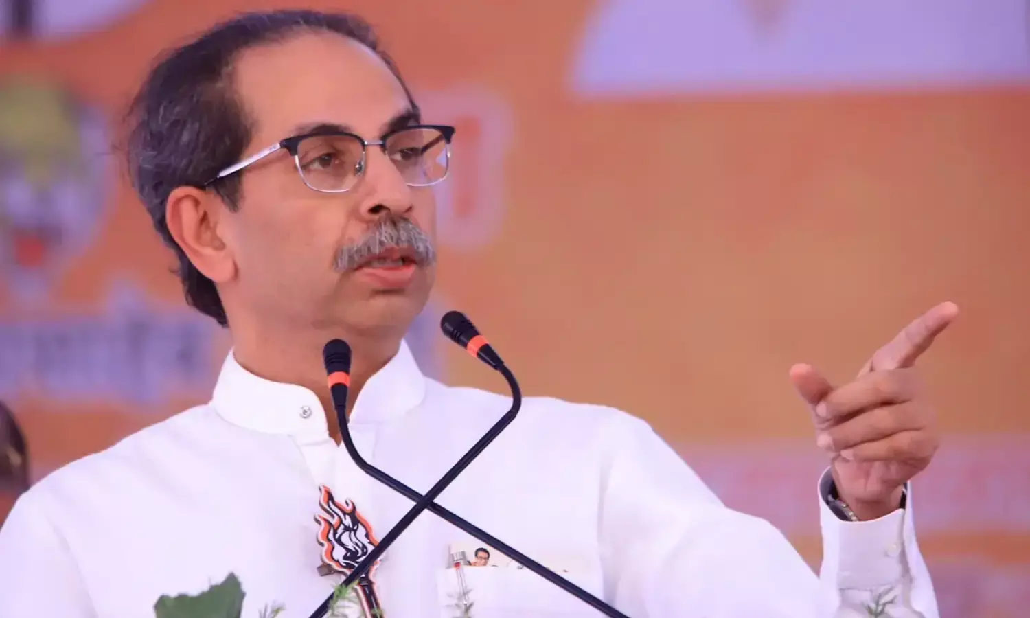 चुनाव आयोग की टीम द्वारा हेलिकॉप्टर की चेकिंग के बाद नाराज हुए उद्धव ठाकरे, वीडियो बनाकर कहा मोदी का बैग भी चेक करो