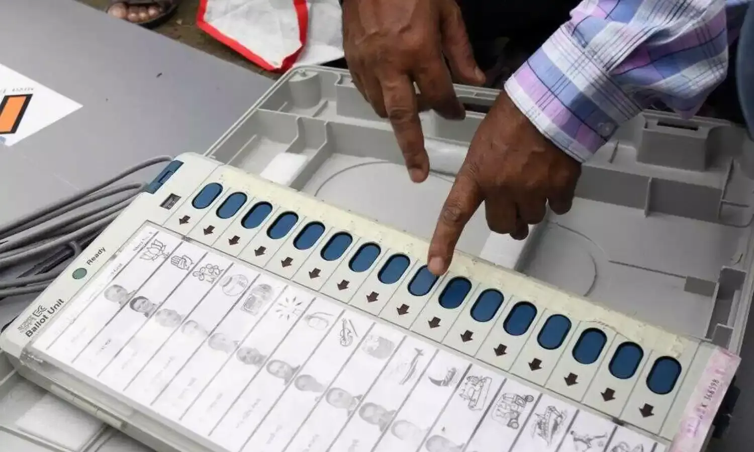झारखंड की 43 सीट पर पहले चरण का मतदान शुरू, चंपई सोरेन समेत कई नेताओं की प्रतिष्ठा दांव पर