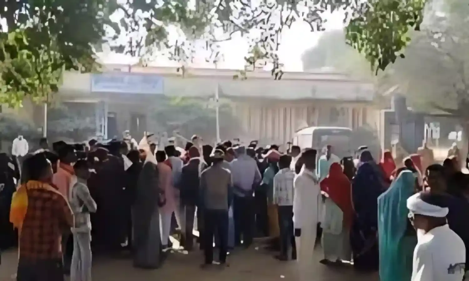 मतदान के बीच विजयपुर में हंगामा