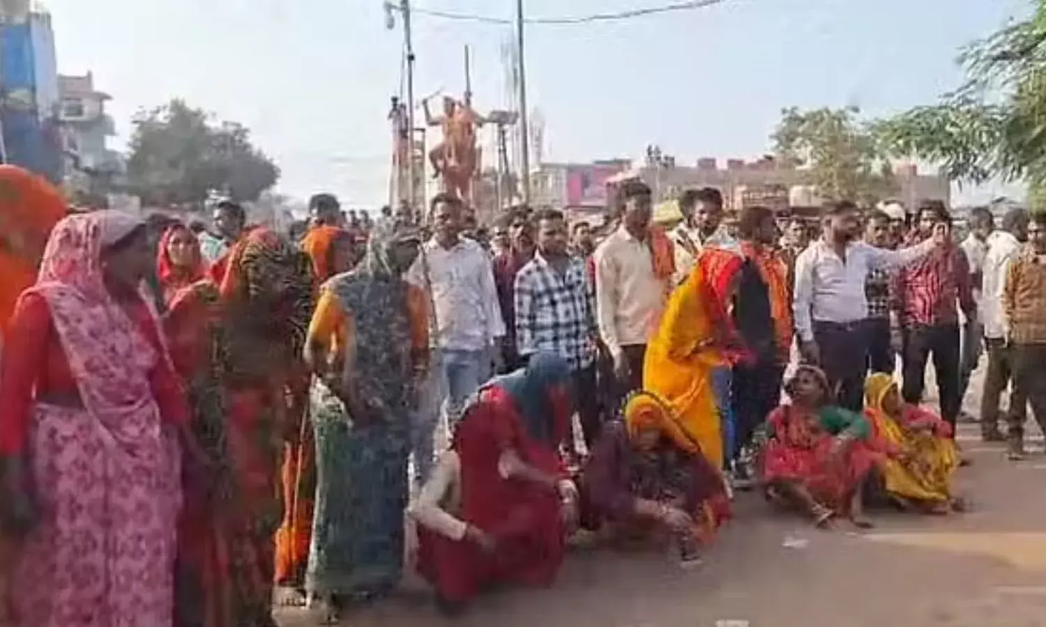 शिवपुरी में पिटाई मामले में 4 पुलिसकर्मी निलंबित, थाना प्रभारी लाइन अटैच