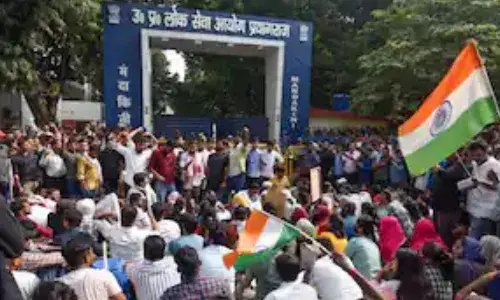 RO- ARO परीक्षा पर आयोग के फैसले पर छात्रों ने दिखाई नाराजगी, कहा- पूरा न्याय चाहिए