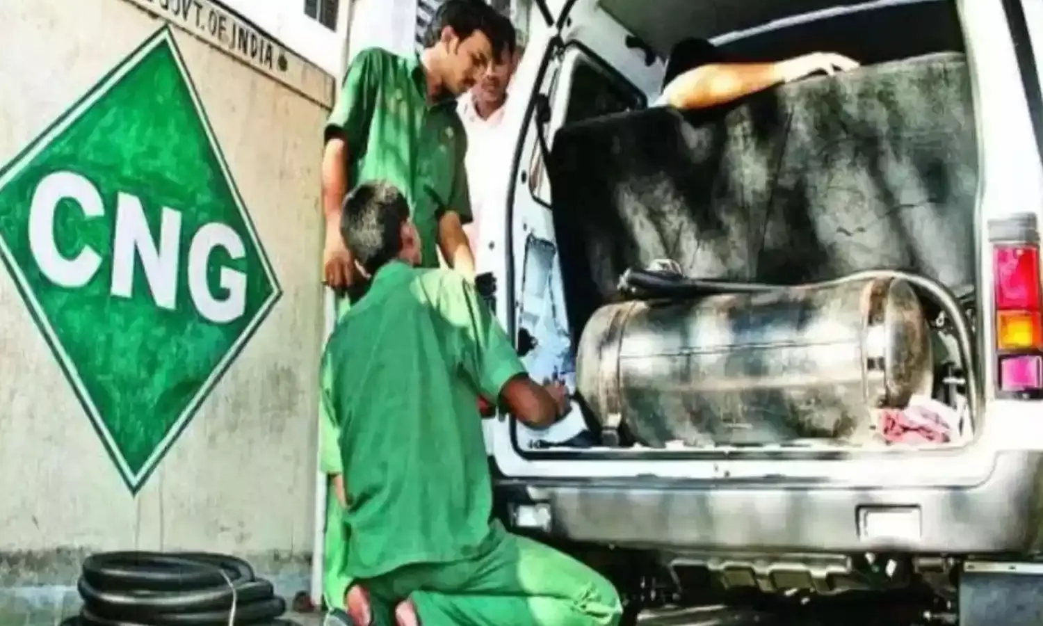 CNG से गाड़ियां चलाने वाले सावधान, सरकार करने जा रही कीमतों में बढ़ोतरी