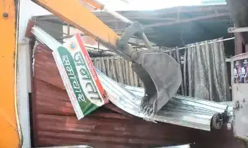 Bulldozer ran on Janata Dal office in Jabalpur