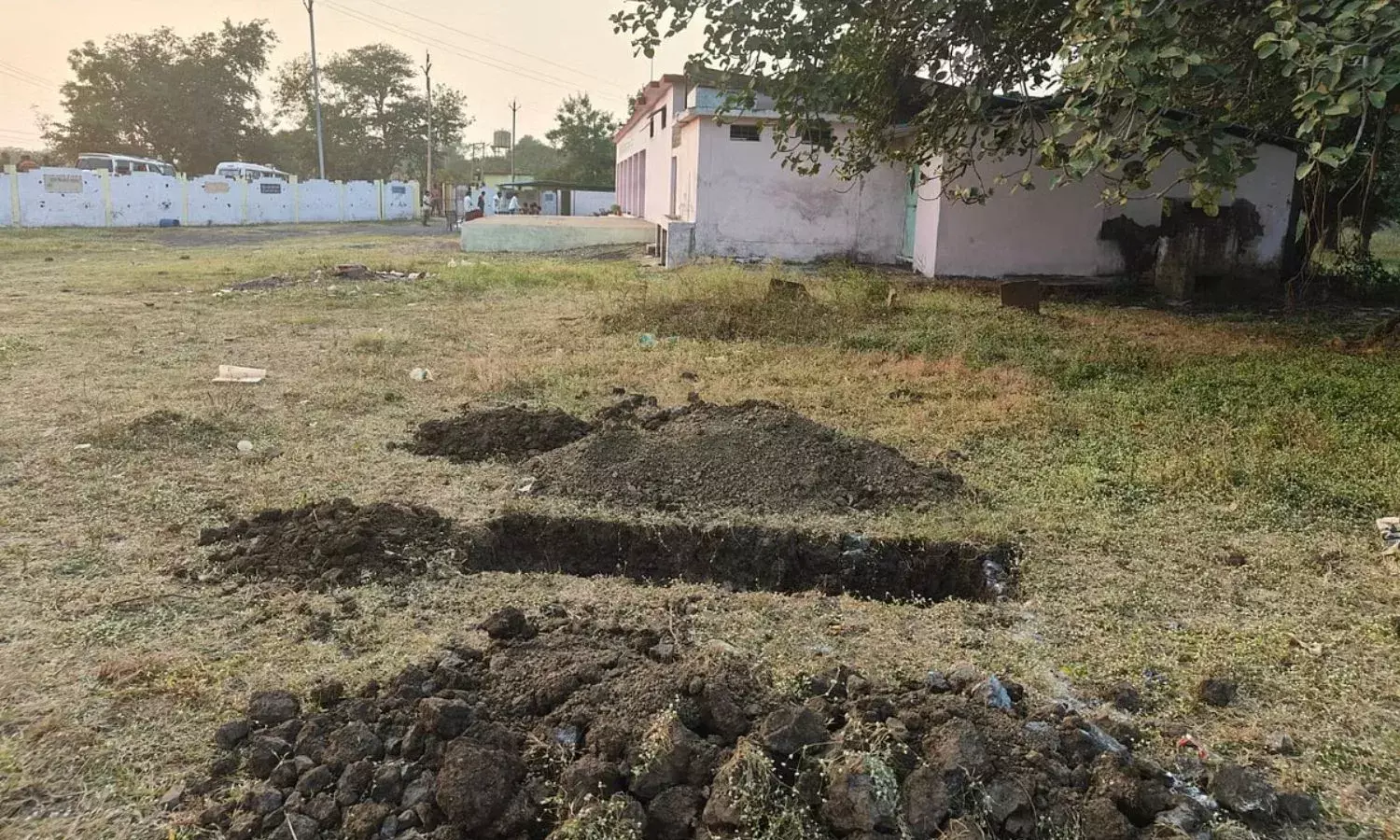 सागर के स्कूल को बनाया कब्रिस्तान