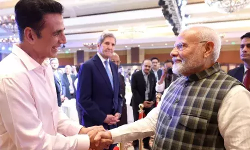 पीएम मोदी के साथ अभिनेता अक्षय कुमार ने शेयर की तस्वीरें, कहा- उन्हें सुनने का मौका मिला