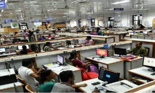 दिल्ली में सांस लेना हुआ मुश्किल, सरकारी दफ्तरों में खुलने और बंद होने का समय बदला