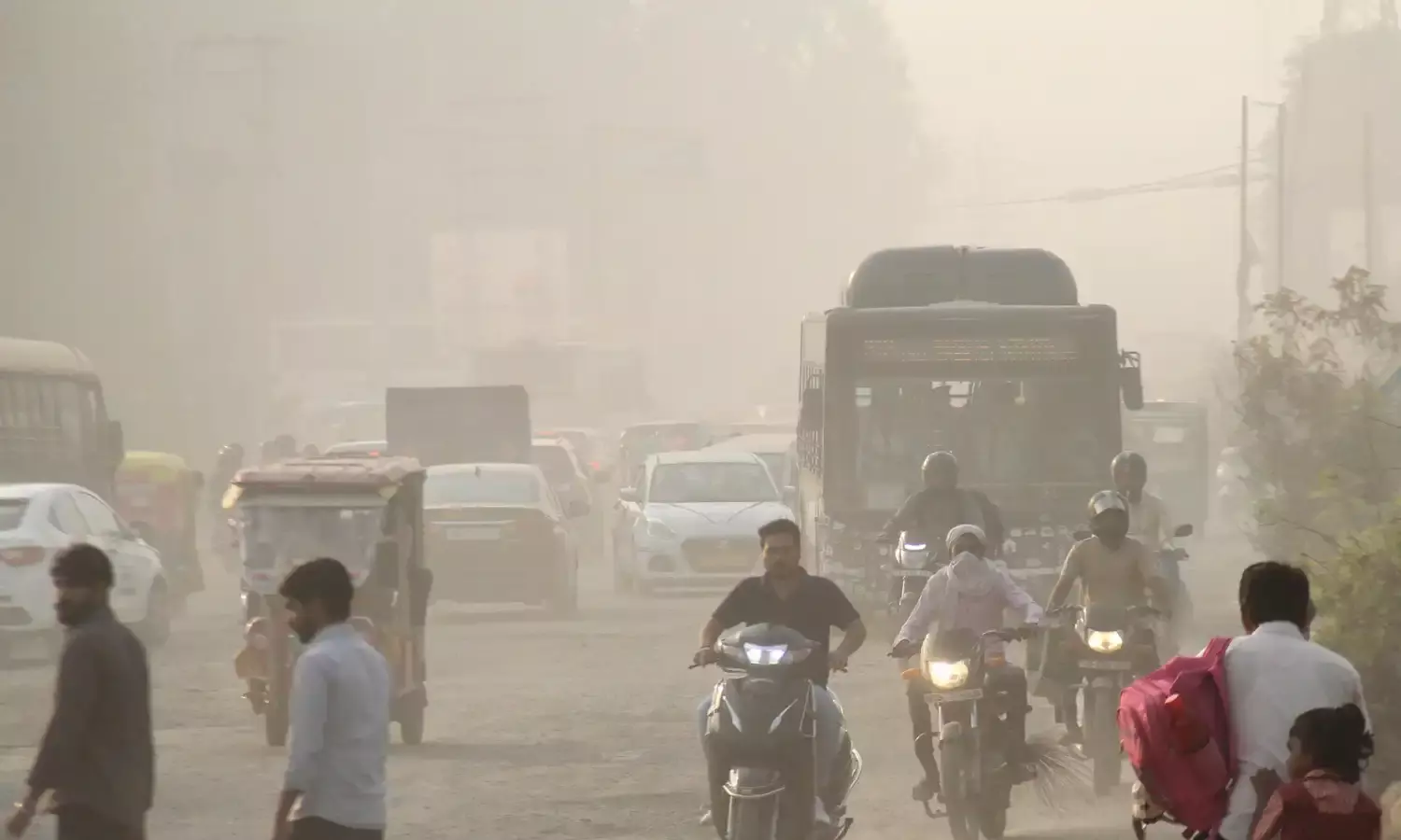 सिगरेट नहीं पीने वालों को भी रोजाना 50 सिगरेट पिला रही दिल्‍ली की हवा, इन बीमारियों का खतरा…