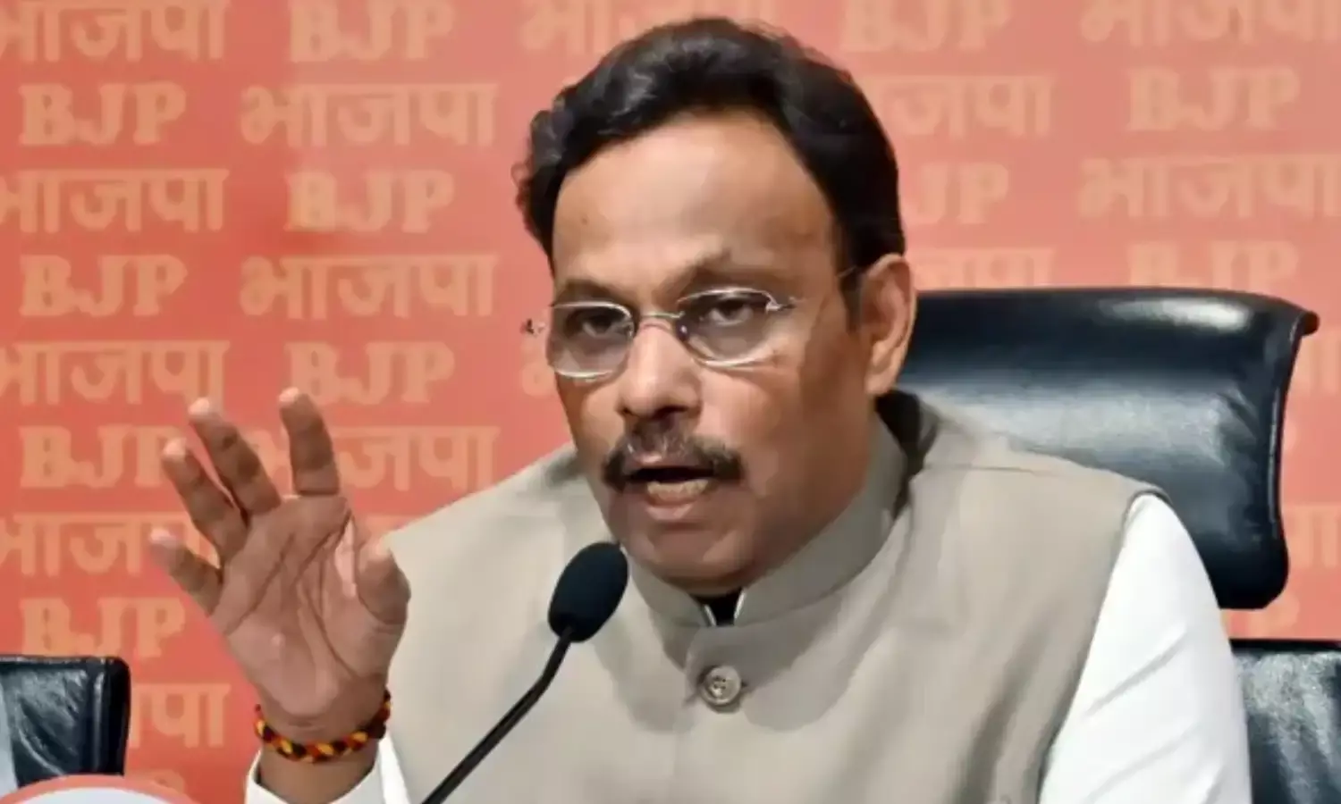 BJP नेता विनोद तावड़े पर चुनाव आयोग का एक्शन, MCC उल्लंघन के चलते FIR दर्ज