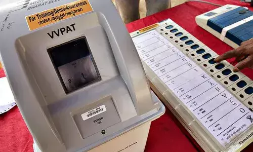 मुस्लिम महिलाओं का नकाब न हटाएं, कोई पुलिसकर्मी न करे मतदाता पहचान-पत्र की जांच