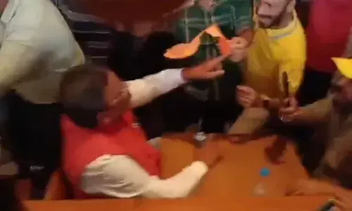 महाराष्ट्र में मतदान से पहले वोटर्स को बांटे जा रहे पैसे,  BJP नेता विनोद तावड़े पर गंभीर आरोप