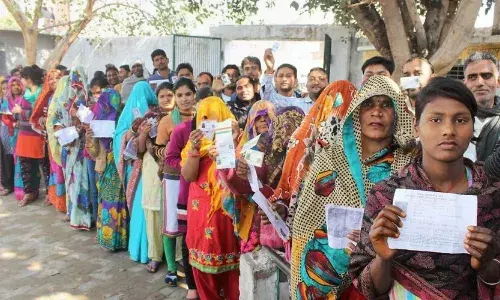 करहल, कटेहरी और फूलपुर समेत 9 सीट पर वोटिंग शुरू