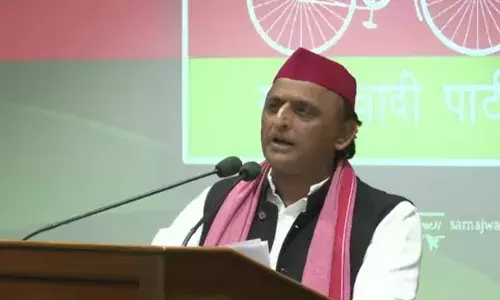 सपा अध्यक्ष अखिलेश यादव ने गिनाए अधिकारियों के नाम, कहा - बीजेपी के साथ मिलकर करवा रहे हैं बेईमानी