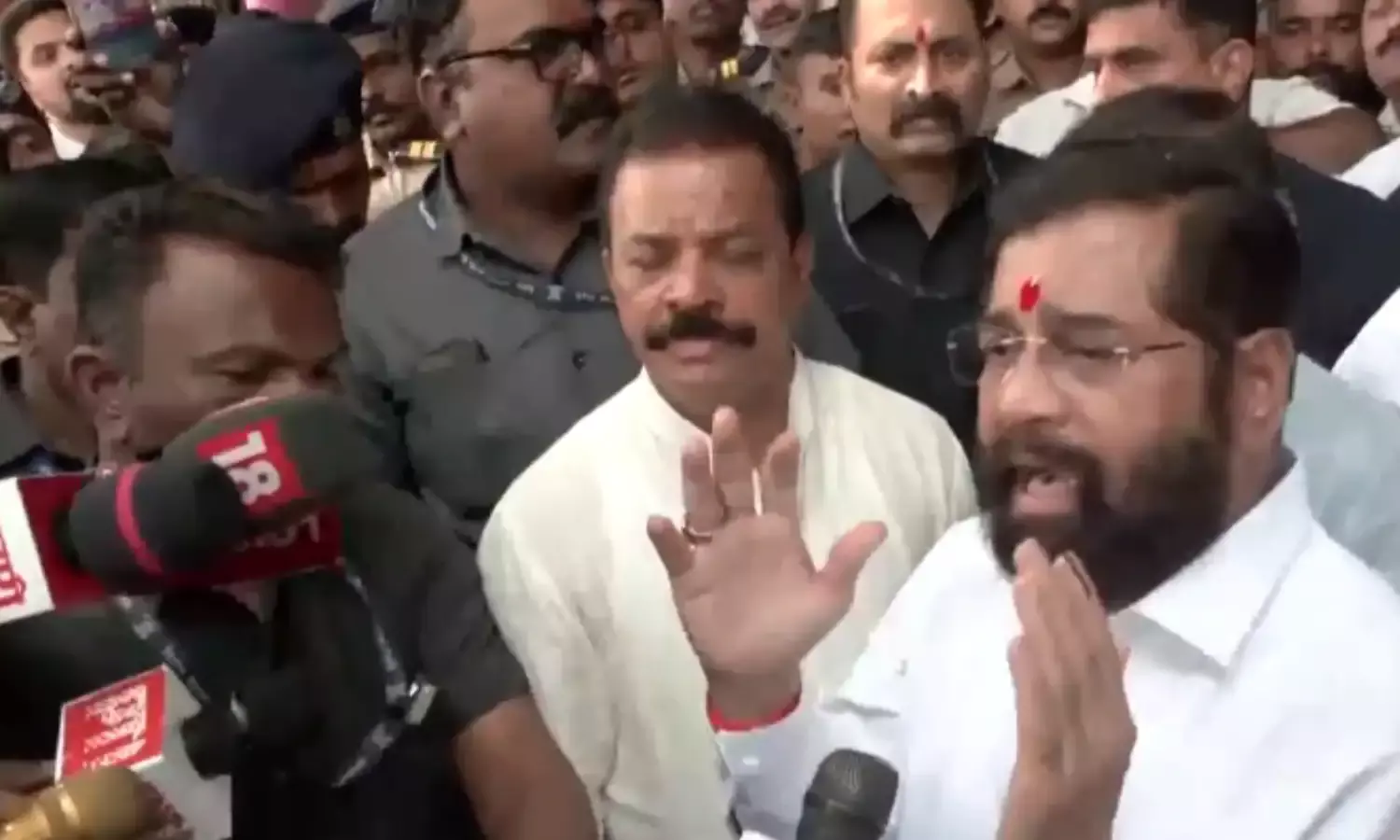 महायुति महाराष्ट्र में सरकार बनाने को तैयार - CM एकनाथ शिंदे ने लाड़ली बहना को दिया जीत का क्रेडिट