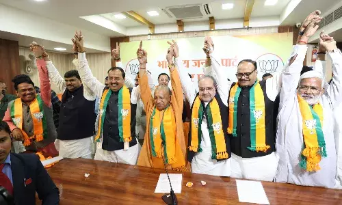 सीएम योगी को मिला यूपी का साथ, 9 में जीतीं सीटें सात...