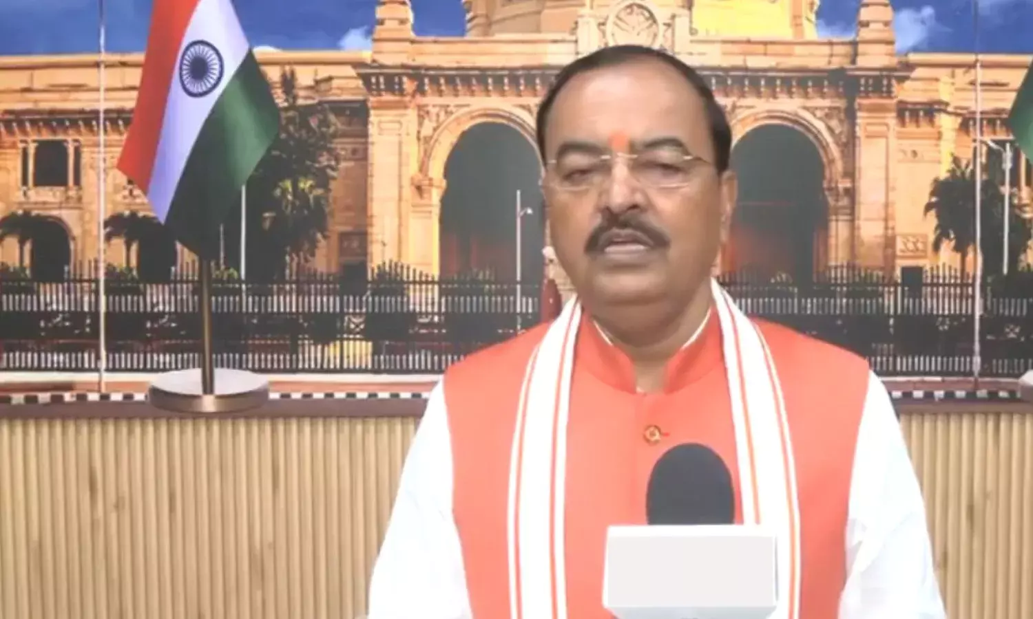 संभल में आगजनी और पथराव करने वालों को डिप्टी सीएम की चेतावनी, आरोपियों के खिलाफ होगी कार्रवाई