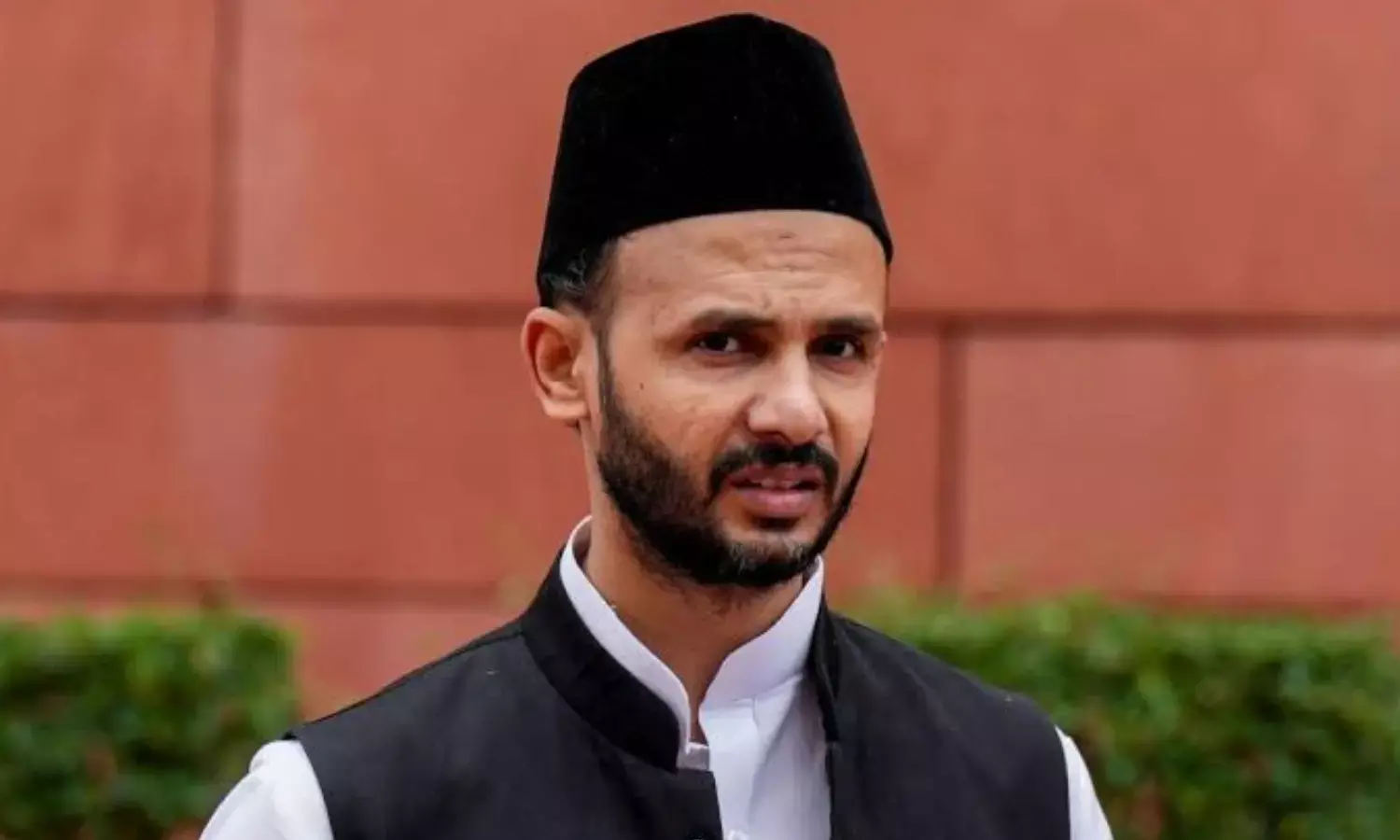 संभल के मौजूदा MP जियाउर रहमान बर्क और MLA के बेटे पर मुकदमा दर्ज, दंगे भड़काने का आरोप