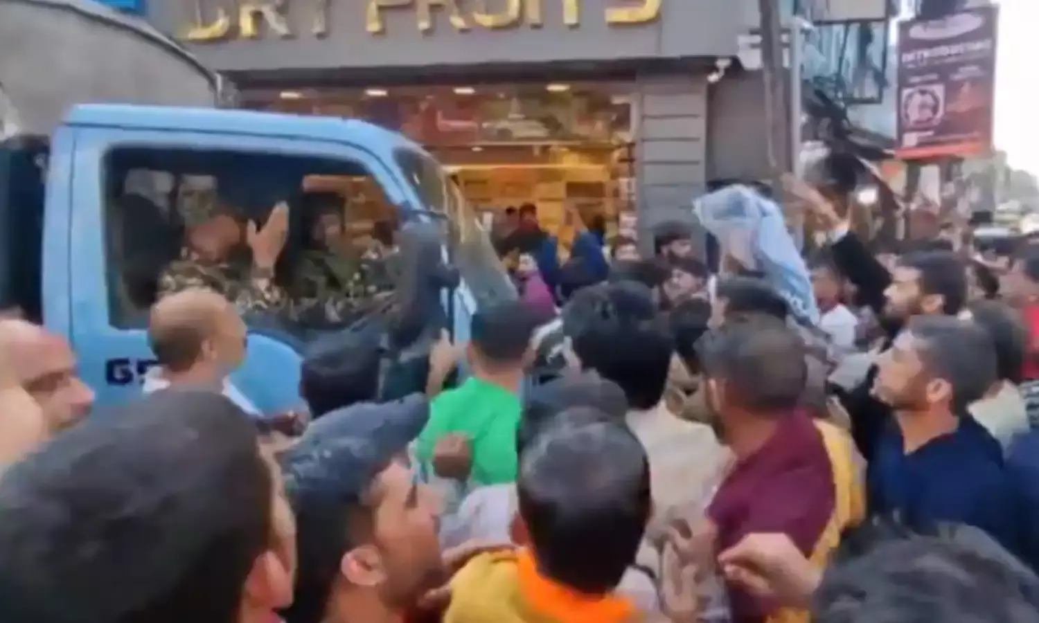 कटरा में माता वैष्णो देवी रोपवे परियोजना के खिलाफ विरोध प्रदर्शन, पुलिस पर हुआ हमला