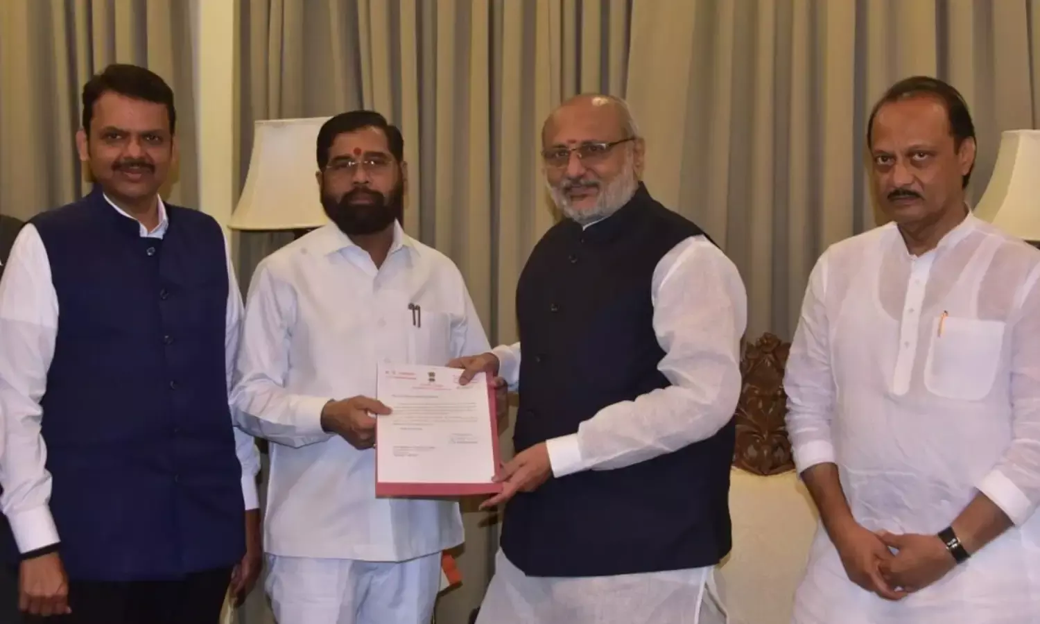 मुख्यमंत्री एकनाथ शिंदे ने दिया इस्तीफा, कौन होगा महाराष्ट्र का अगला सीएम