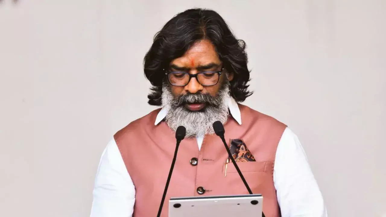 झारखंड के 14वें मुख्यमंत्री बने हेमंत सोरेन, चौथी बार ली सीएम पद की शपथ
