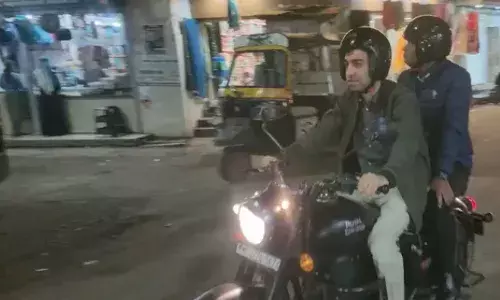 फिल्मी अंदाज में विदिशा कलेक्टर - SP, रॉयल एनफील्ड पर सवार होकर ट्रैफिक व्यवस्था का लिया जायजा