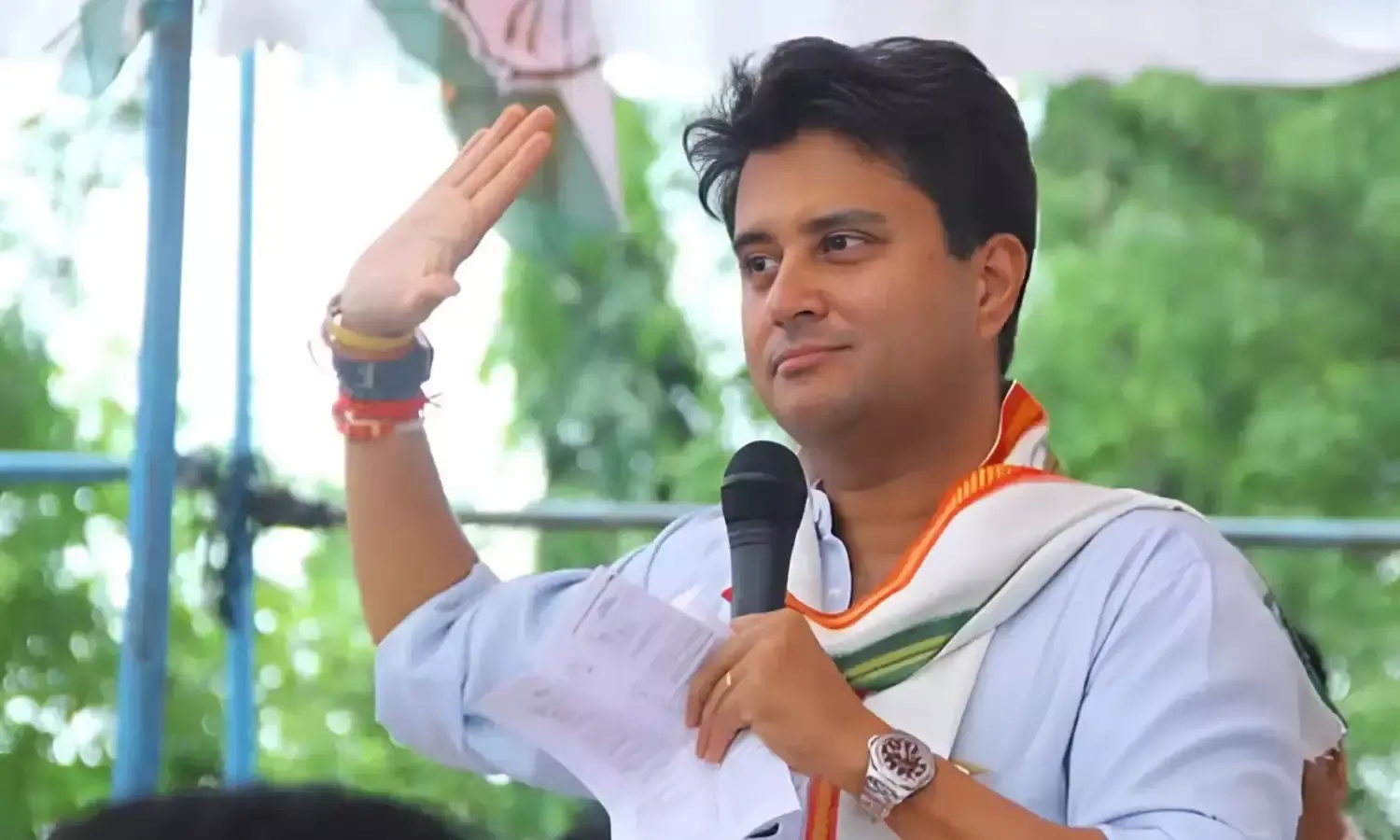 केंद्रीय मंत्री ज्योतिरादित्य सिंधिया पर मधुमक्खियों ने किया हमला, कई अन्य लोग घायल