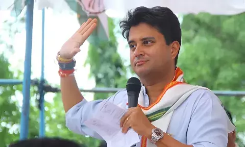 केंद्रीय मंत्री ज्योतिरादित्य सिंधिया पर मधुमक्खियों ने किया हमला, कई अन्य लोग घायल