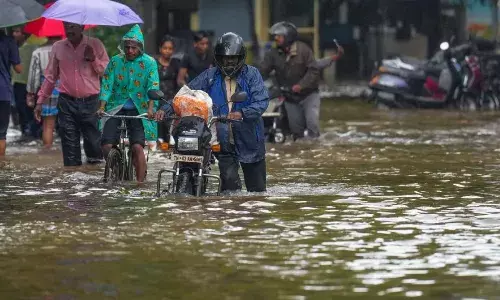फेंगल तूफान का दिखने लगा असर, भारी बारिश और तेज हवाओं के चलते चेन्नई एयरपोर्ट हुआ बंद