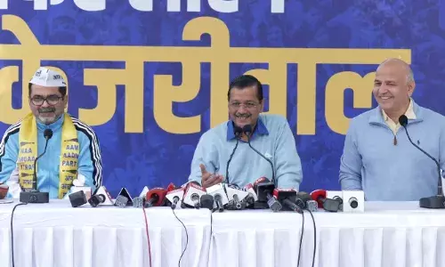 आप के हुए अवध ओझा, अरविंद केजरीवाल और मनीष सिसोदिया ने दिलाई सदस्यता