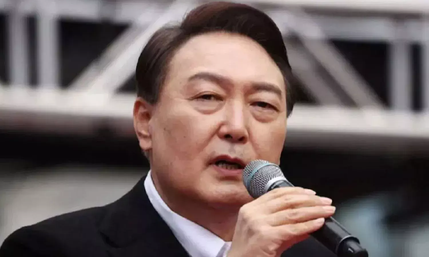 दक्षिण कोरिया में लगा आपातकालीन मार्शल लॉ, राष्ट्रपति ने कहा- देश की रक्षा के लिए जरूरी