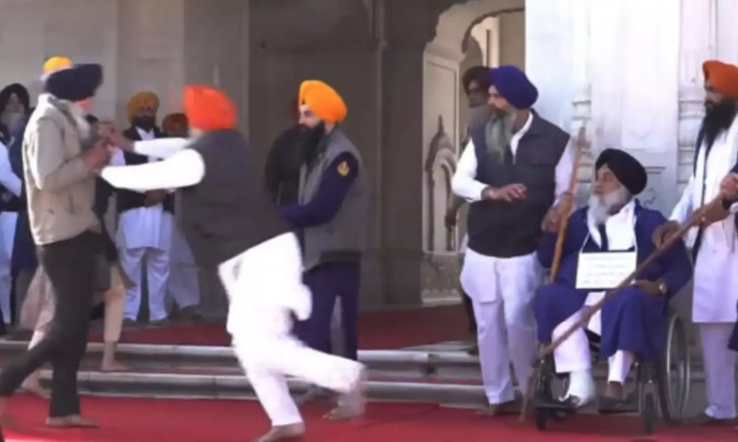 गोल्डन टेम्पल में सुखबीर सिंह बादल पर हमला, गोली चलाने वाला खालिस्तानी गिरफ्तार