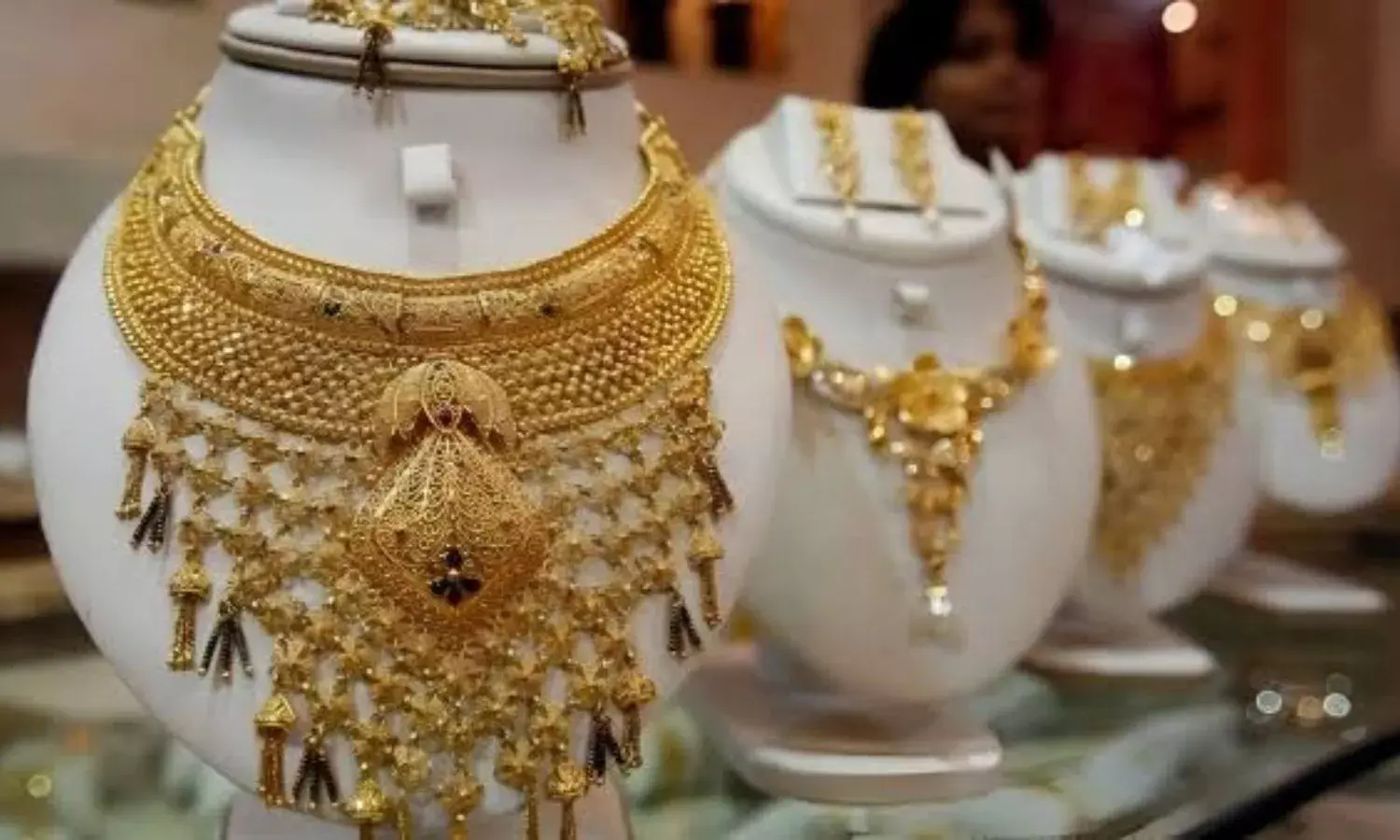 आज मार्केट में चमके सोना और चांदी, 96 रुपए की बढ़ोत्तरी के साथ बदले दाम