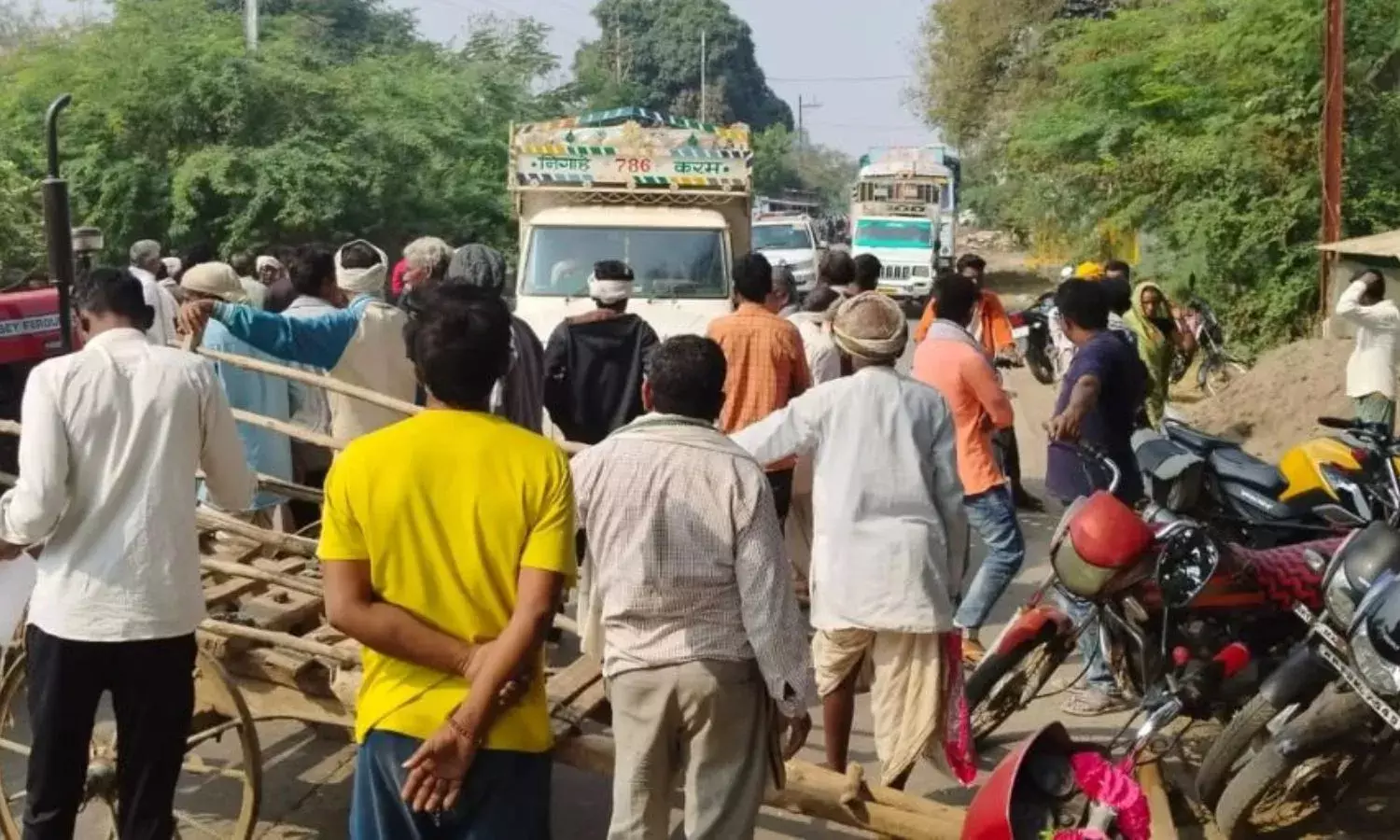 Farmers blocked roads in Khandwa
