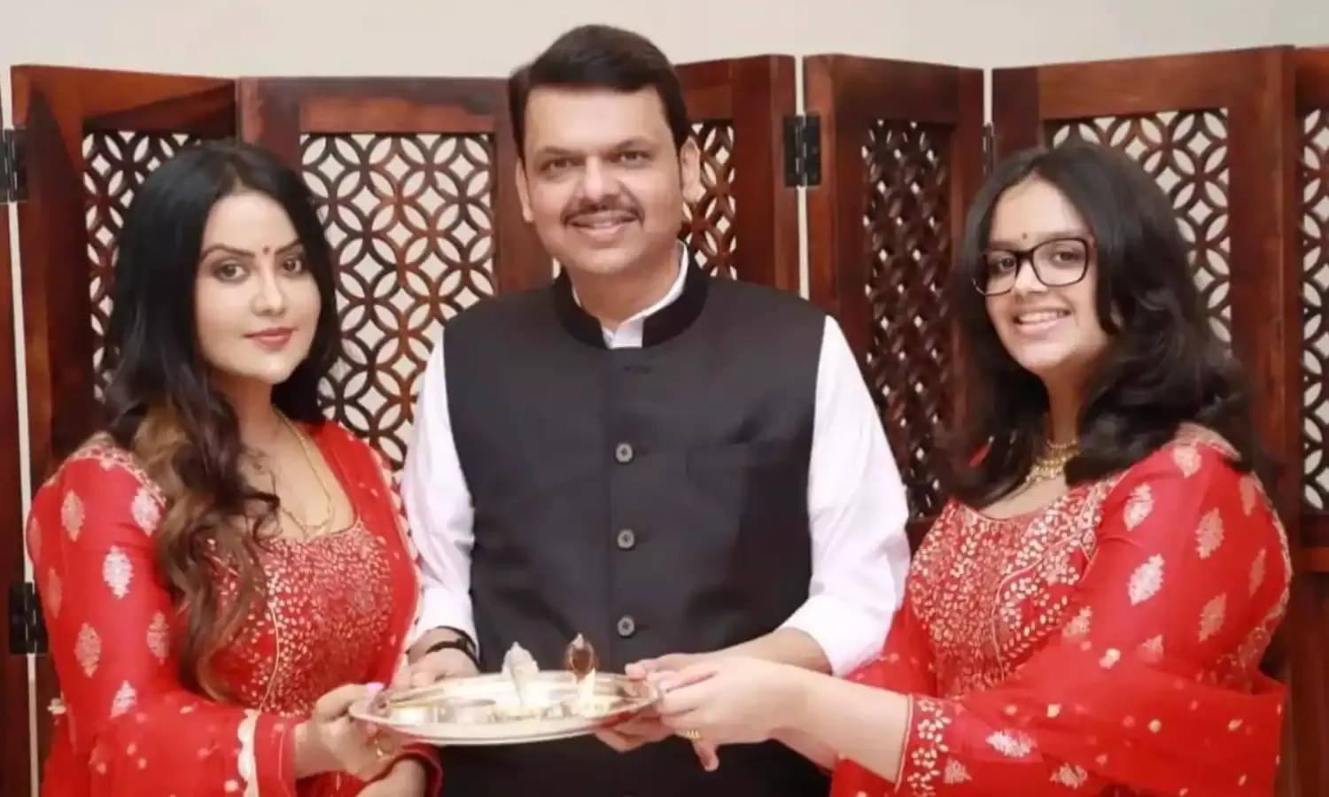 पिता एमएलसी, पत्नी बैंकर, ऐसा है देवेंद्र फडणवीस का परिवार पिता एमएलसी, पत्नी बैंकर, ऐसा है देवेंद्र फडणवीस का परिवार