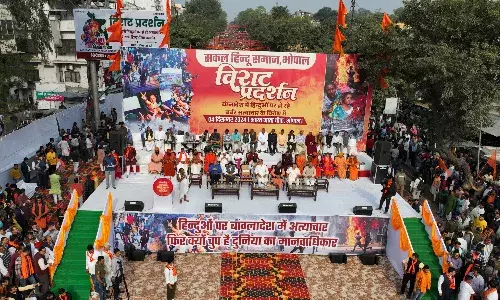 बांग्लादेश में हिंदुओं पर हो रहे अत्याचार और कट्‌टरपंथियों के खिलाफ हिंदू समाज ने किया विराट प्रदर्शन...