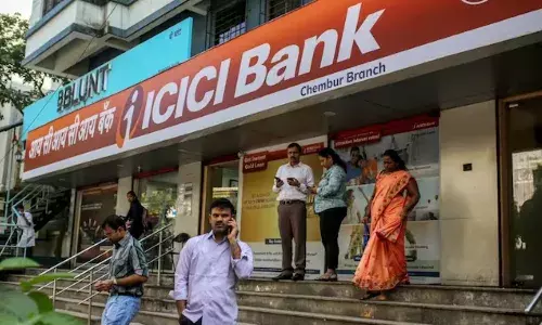 मुंबई में ICICI बैंक के तीन ऑफिस में GST की छापेमारी मुंबई में ICICI बैंक के तीन ऑफिस में GST की छापेमारी