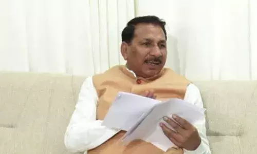 खाद की समस्या से कृषि मंत्री ने झाड़ा पल्ला, बोले- मेरा विभाग नहीं ; कांग्रेस ने मांगा इस्तीफ़ा खाद की समस्या से कृषि मंत्री ने झाड़ा पल्ला, बोले- मेरा विभाग नहीं ; कांग्रेस ने मांगा इस्तीफ़ा