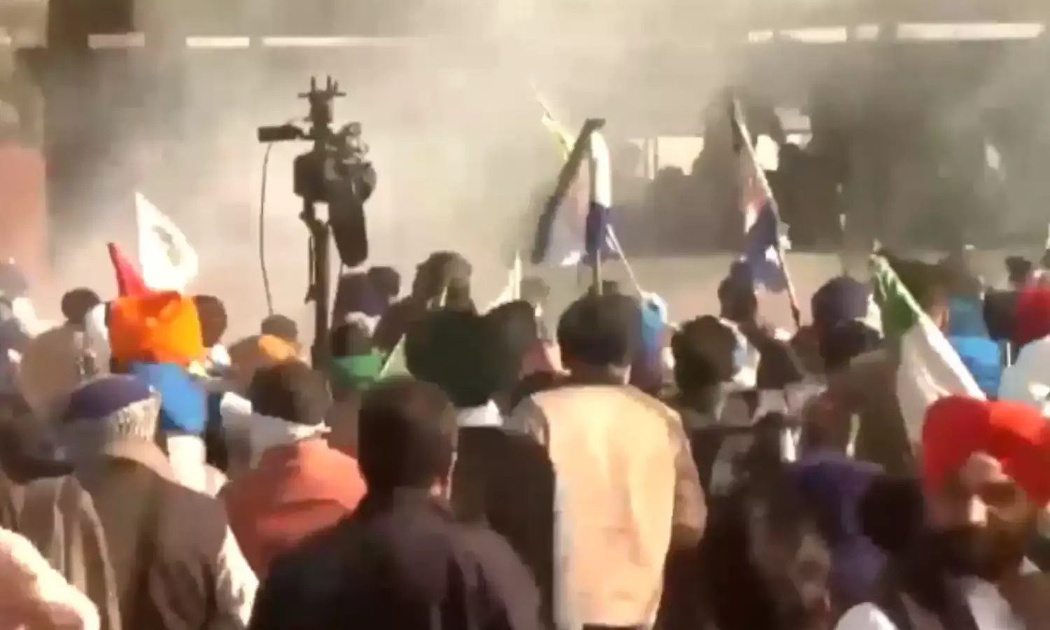 किसानों ने दिल्ली कूच रोका, शंभू बॉर्डर पर मीटिंग के बाद हुआ फैसला