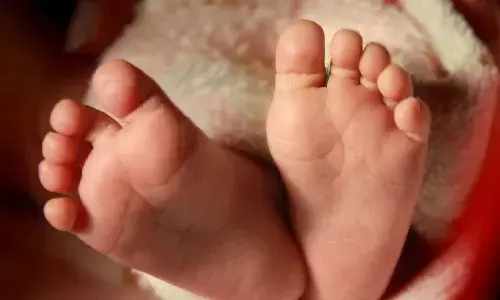 काले कपड़े में लिपटा मासूम