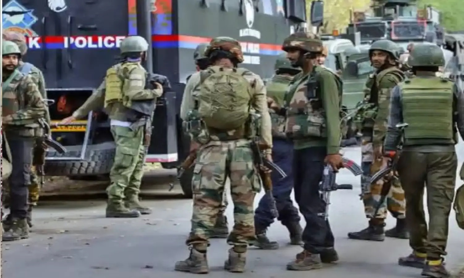 आपसी झगड़े में दो पुलिसकर्मियों की मौत, तीसरा घायल