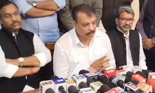 नेता प्रतिपक्ष उमंग सिंघार का विवादित बयान, कहा - भाजपा नेताओं के गुलाम अधिकारियों को तेल की शीशी देंगे