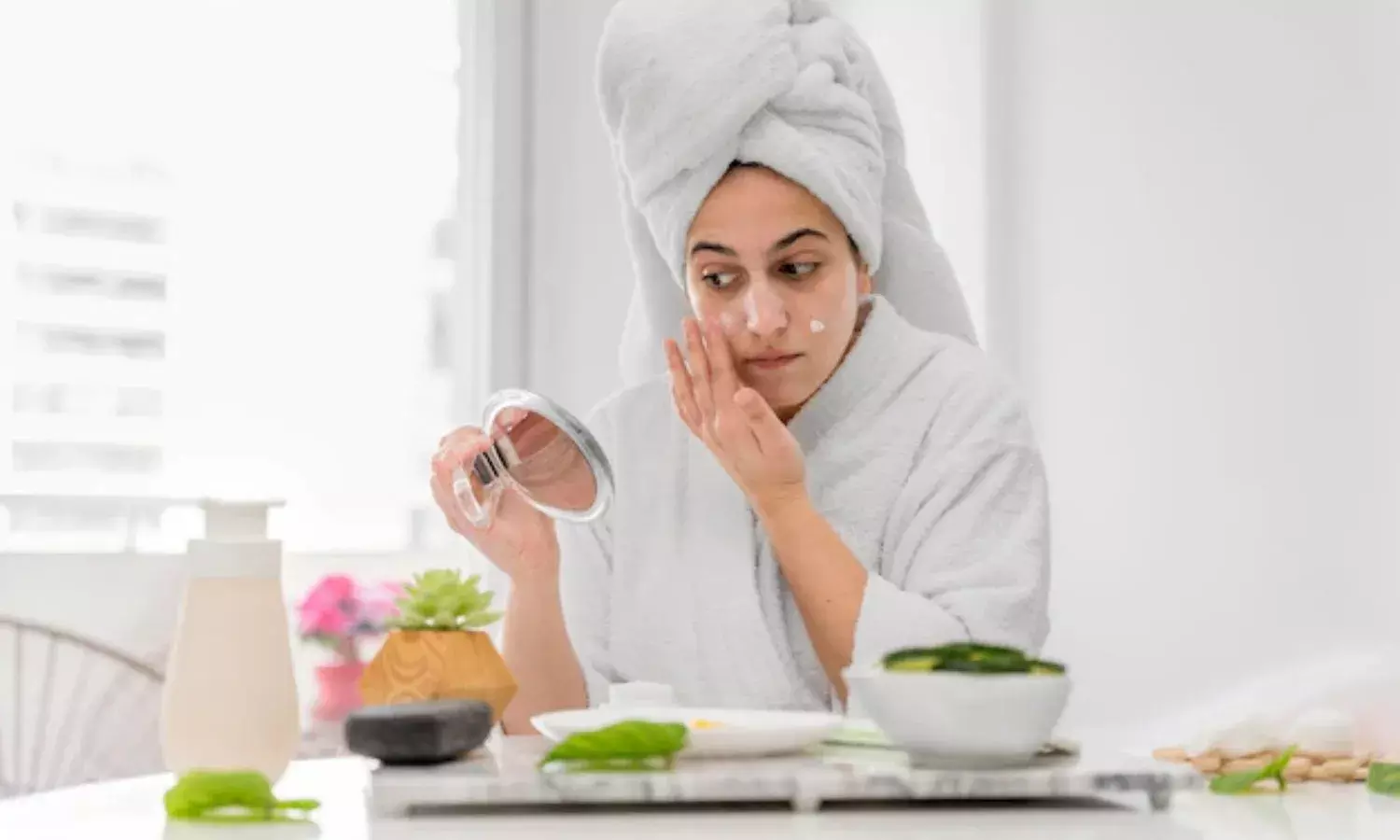 सर्दियों में रोजाना अपने डेली रूटीन में शामिल कर लें ये चीजें, रुखी त्वचा में लौटेगी नमी